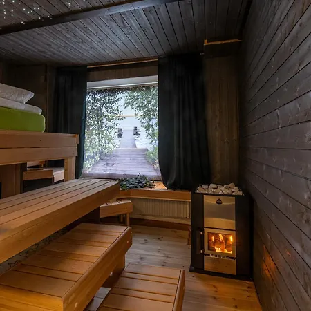 Relax & Recharge - A Unique With A Touch Of Luxury - Hot Tub And Sauna Inspired Decor #not A Real Sauna# Easy Access - Direct Train 15 Min To *