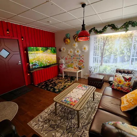 アパート Relax & Recharge - A Unique With A Touch Of Luxury - Hot Tub And Sauna Inspired Decor #not A Real Sauna# Easy Access - Direct Train 15 Min To