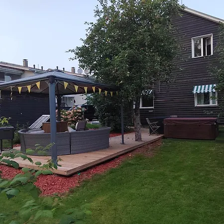 Relax & Recharge - A Unique With A Touch Of Luxury - Hot Tub And Sauna Inspired Decor #not A Real Sauna# Easy Access - Direct Train 15 Min To Apartmán Helsinky