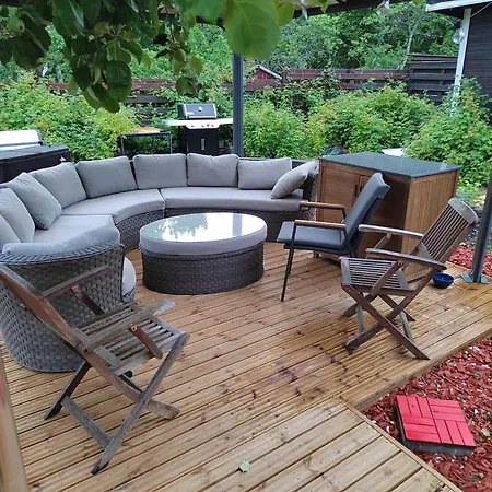 Relax & Recharge - A Unique With A Touch Of Luxury - Hot Tub And Sauna Inspired Decor #not A Real Sauna# Easy Access - Direct Train 15 Min To Apartment *