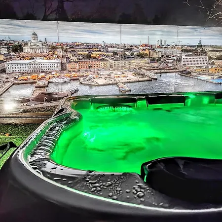 Relax & Recharge - A Unique With A Touch Of Luxury - Hot Tub And Sauna Inspired Decor #not A Real Sauna# Easy Access - Direct Train 15 Min To