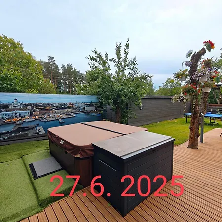 Relax & Recharge - A Unique With A Touch Of Luxury - Hot Tub And Sauna Inspired Decor #not A Real Sauna# Easy Access - Direct Train 15 Min To Apartment