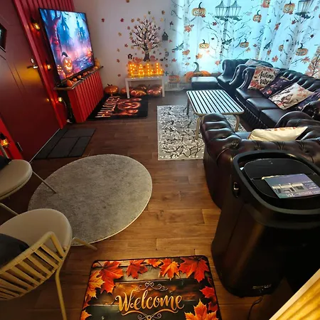Relax & Recharge - A Unique With A Touch Of Luxury - Hot Tub And Sauna Inspired Decor #not A Real Sauna# Easy Access - Direct Train 15 Min To Apartment *