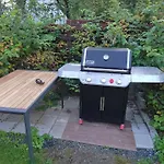 아파트 Relax & Recharge - A Unique With A Touch Of Luxury - Hot Tub And Sauna Inspired Decor #not A Real Sauna# Easy Access - Direct Train 15 Min To *