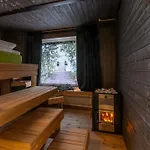 Relax & Recharge - A Unique With A Touch Of Luxury - Hot Tub And Sauna Inspired Decor #not A Real Sauna# Easy Access - Direct Train 15 Min To *