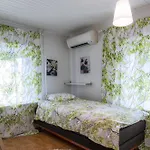 Relax & Recharge - A Unique With A Touch Of Luxury - Hot Tub And Sauna Inspired Decor #not A Real Sauna# Easy Access - Direct Train 15 Min To 아파트