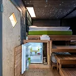 Relax & Recharge - A Unique With A Touch Of Luxury - Hot Tub And Sauna Inspired Decor #not A Real Sauna# Easy Access - Direct Train 15 Min To 아파트 헬싱키