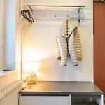 Relax & Recharge - A Unique With A Touch Of Luxury - Hot Tub And Sauna Inspired Decor #not A Real Sauna# Easy Access - Direct Train 15 Min To Διαμέρισμα Ελσίνκι