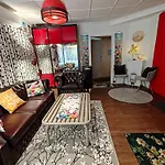Relax & Recharge - A Unique With A Touch Of Luxury - Hot Tub And Sauna Inspired Decor #not A Real Sauna# Easy Access - Direct Train 15 Min To Διαμέρισμα